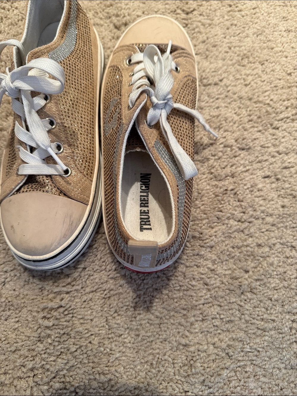 True Religion Beige Low-Top Kids Sneakers with White Accents - Picture 2 of 4